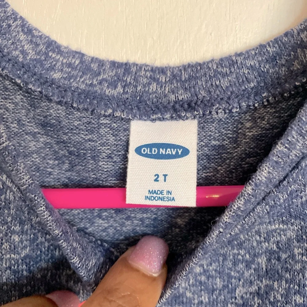 Old Navy “Strong & Fearless” Plush Top - Size 2T - Picture 4 of 8